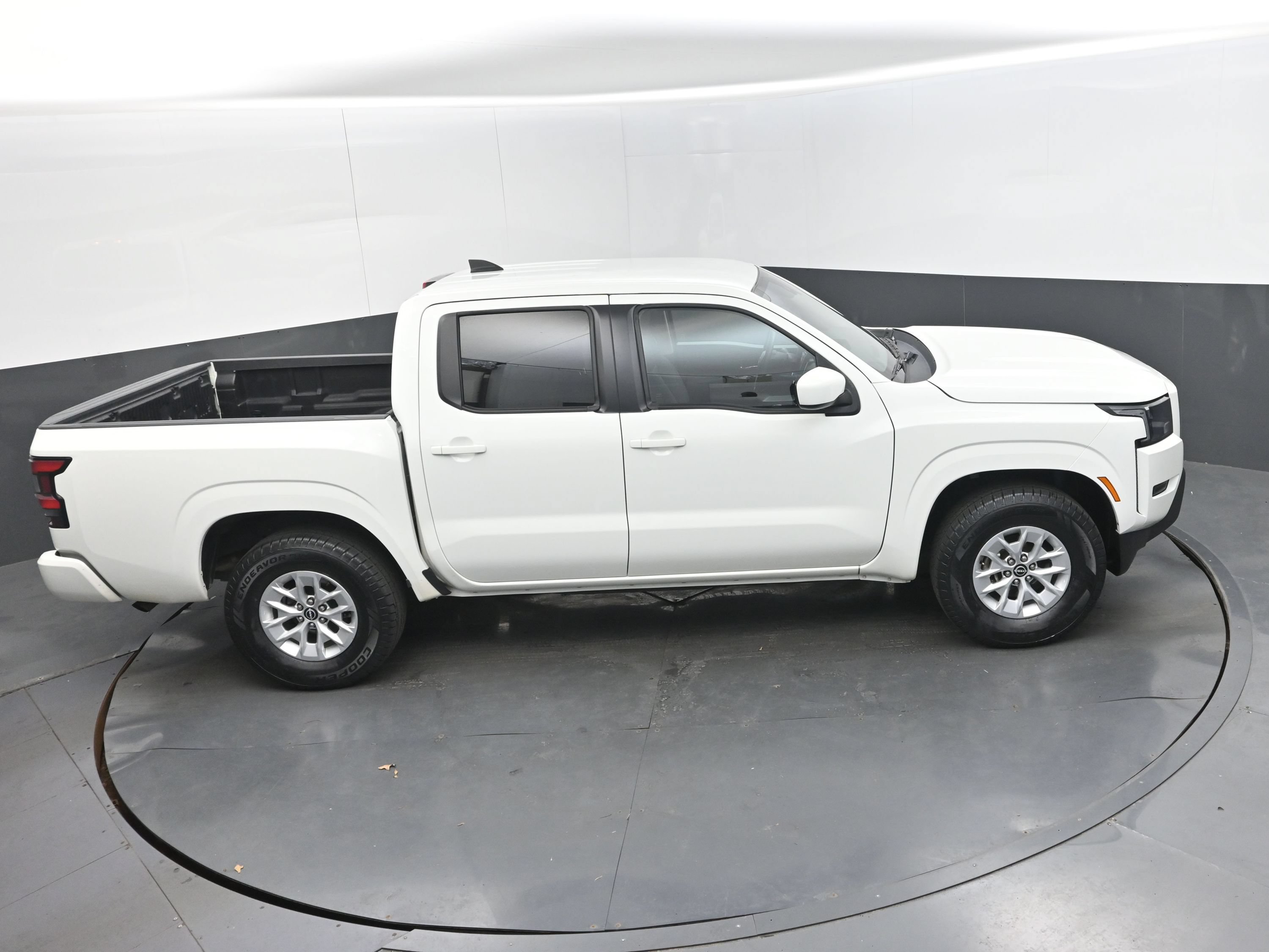 Used 2024 Nissan Frontier SV RWD image 30