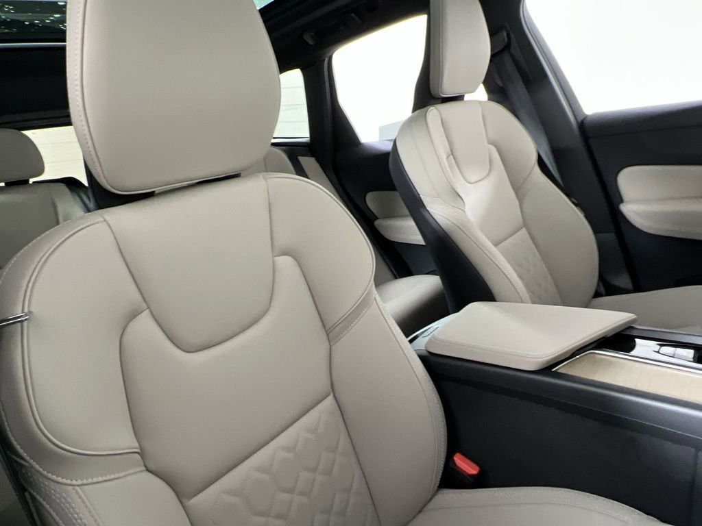 New 2026 Volvo XC60 B5 Plus w/ Climate Package image 22