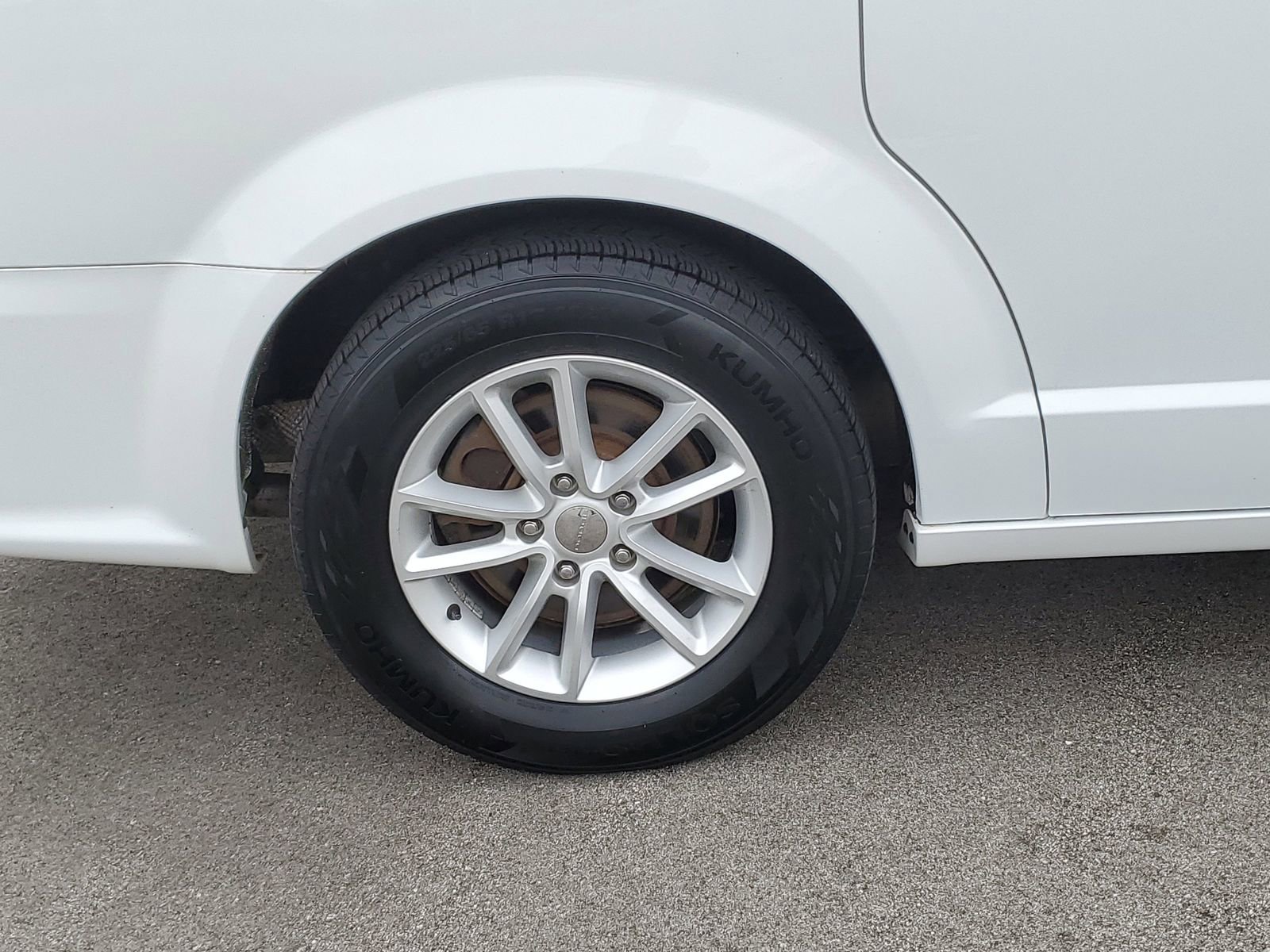 Used 2019 Dodge Grand Caravan SXT image 5