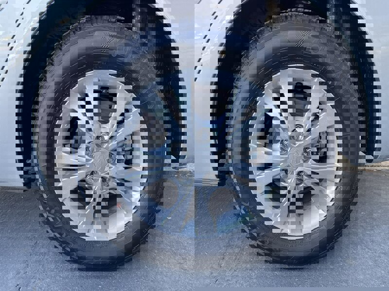 Used 2005 Toyota Camry LE image 19