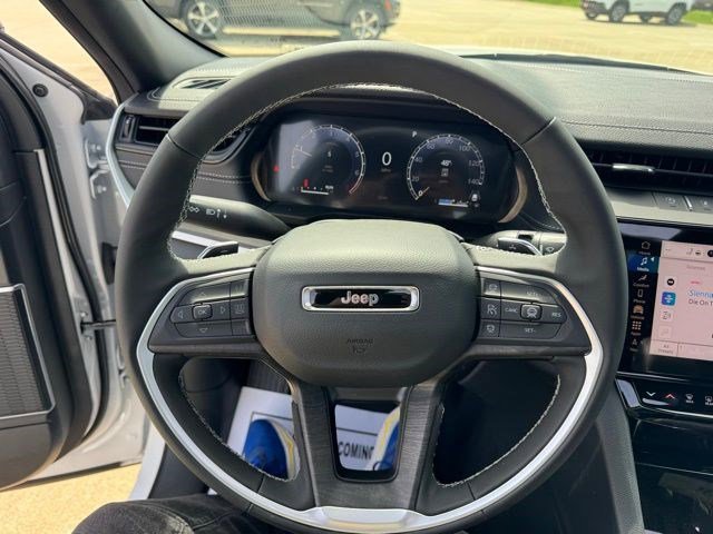 New 2026 Jeep Grand Cherokee Limited w/ Luxury Tech Group II AWD/4WD image 17