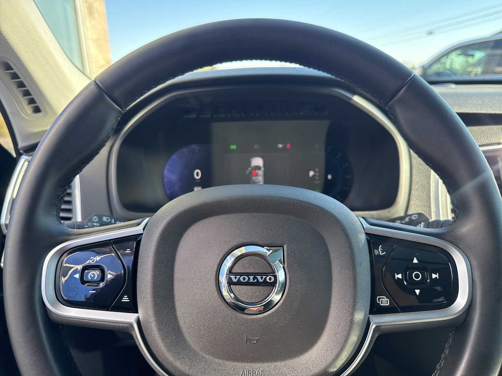 Used 2025 Volvo XC90 B5 Core image 28