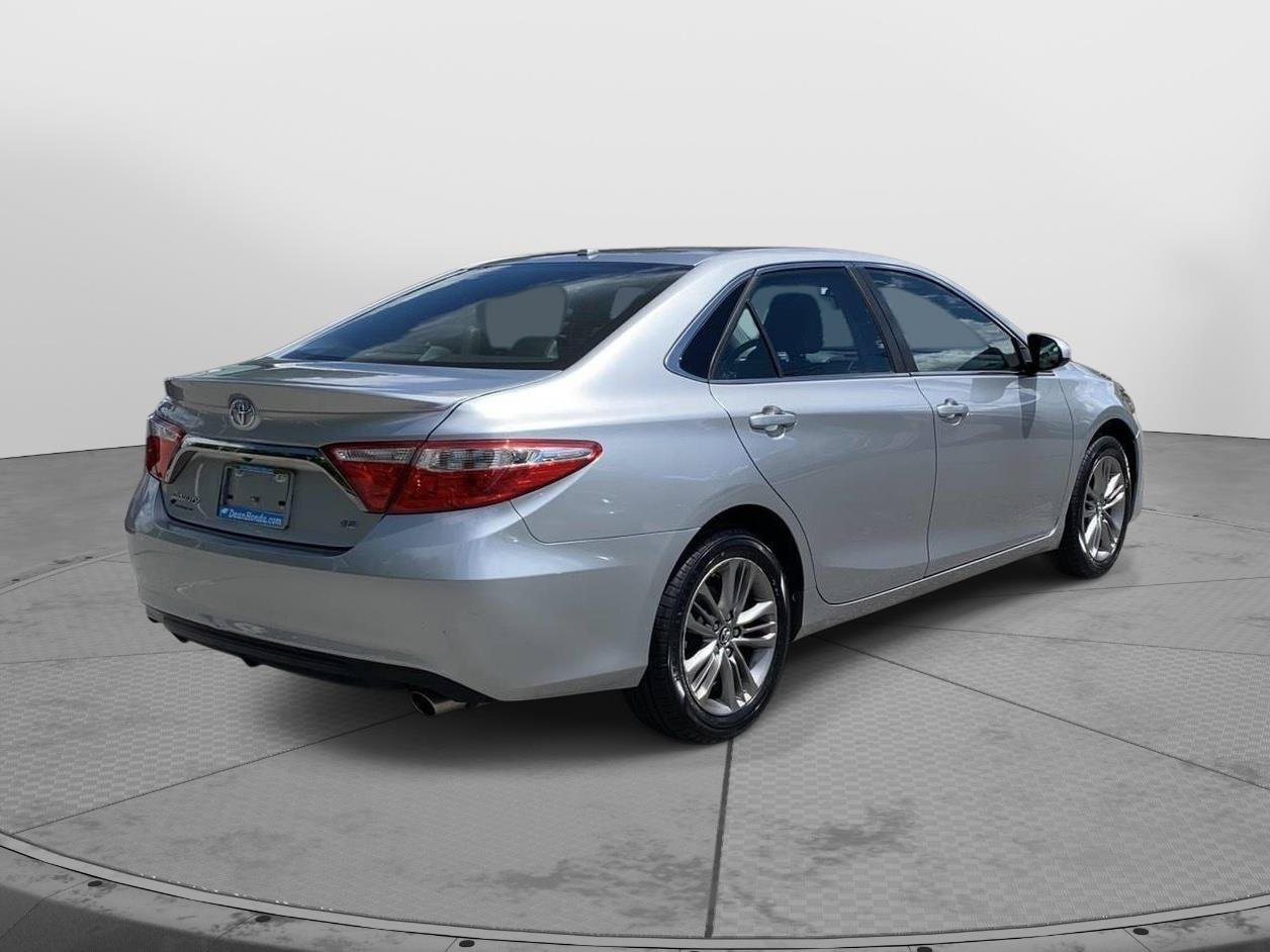Used 2017 Toyota Camry SE w/ Moonroof Package FWD image 3