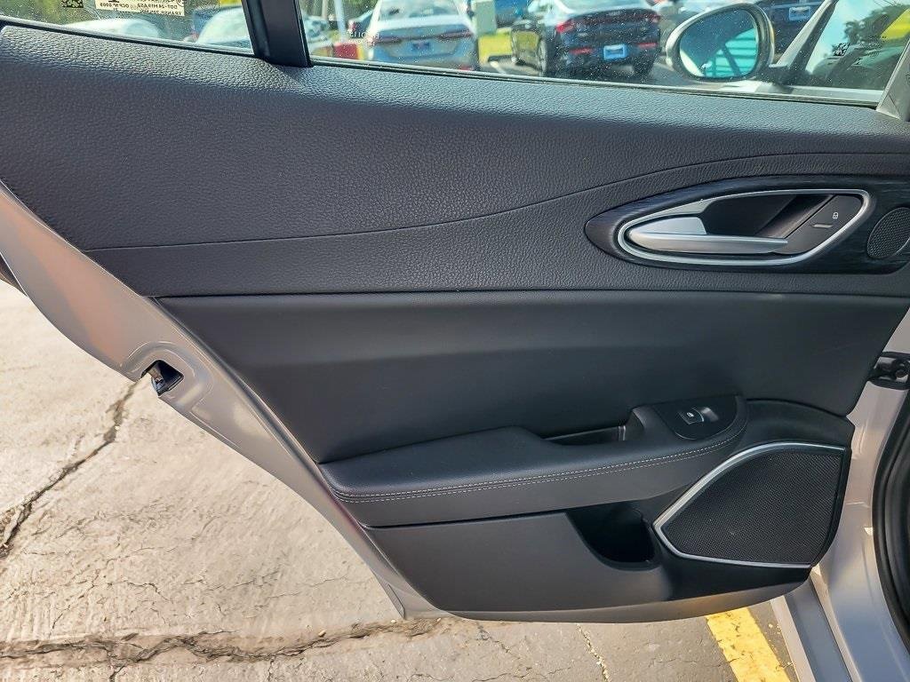 Used 2022 Alfa Romeo Giulia Sprint image 18