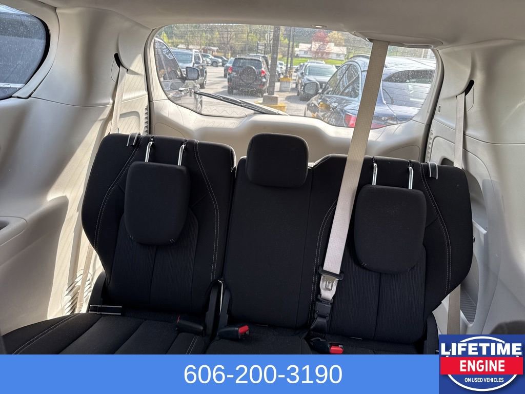 Used 2023 Chrysler Voyager LX FWD image 15