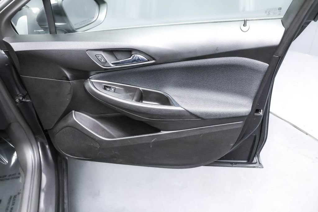 Used 2017 Chevrolet Cruze LT image 28