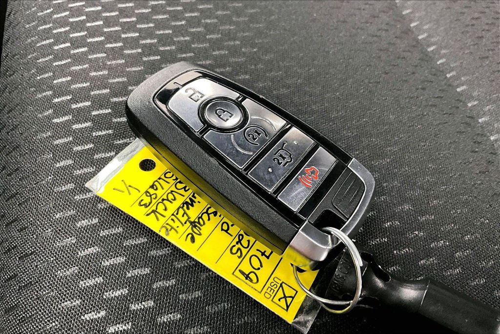 Certified 2025 Ford Escape ST-Line Elite AWD/4WD image 11