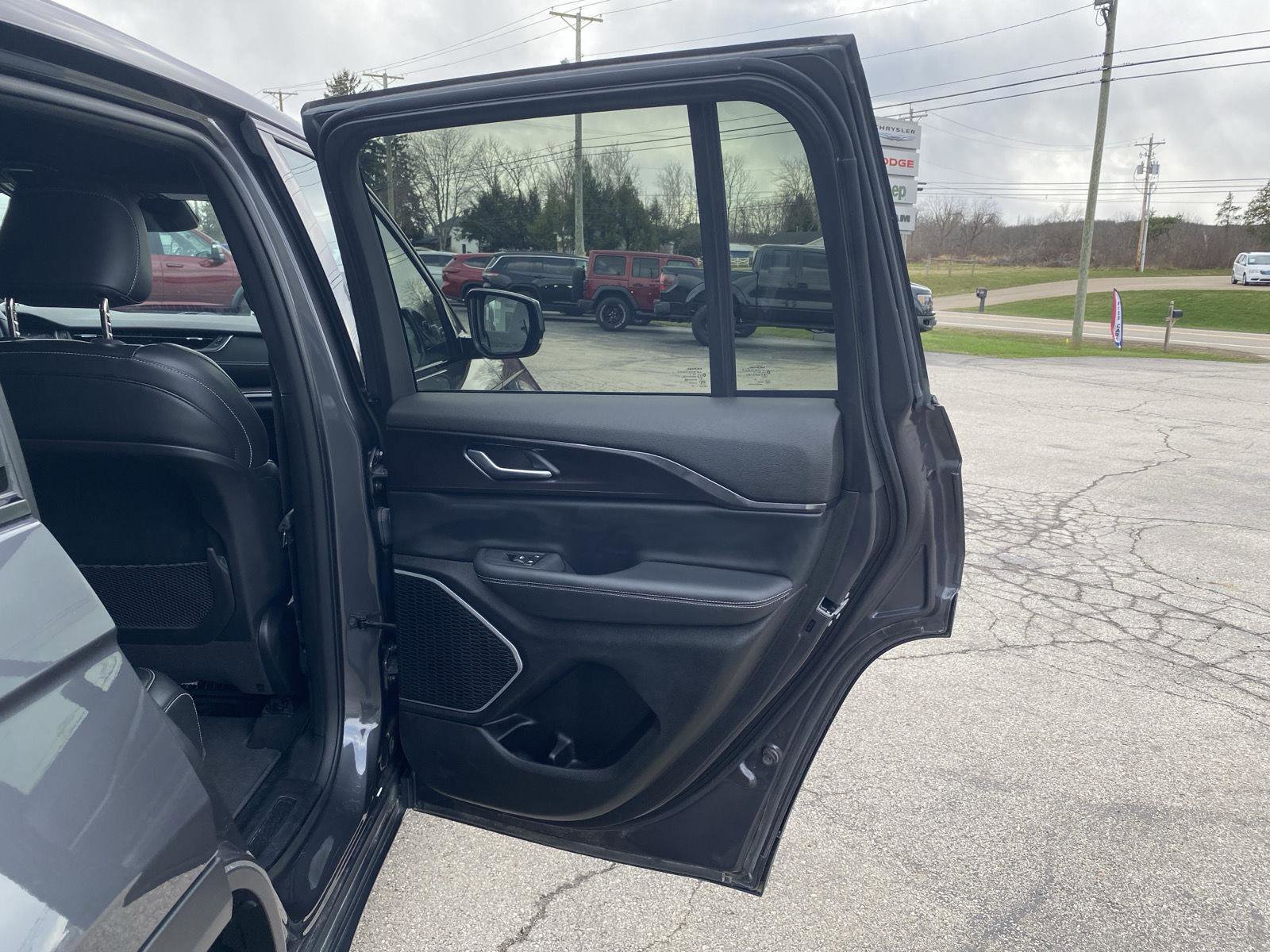 Used 2022 Jeep Grand Cherokee Altitude image 32