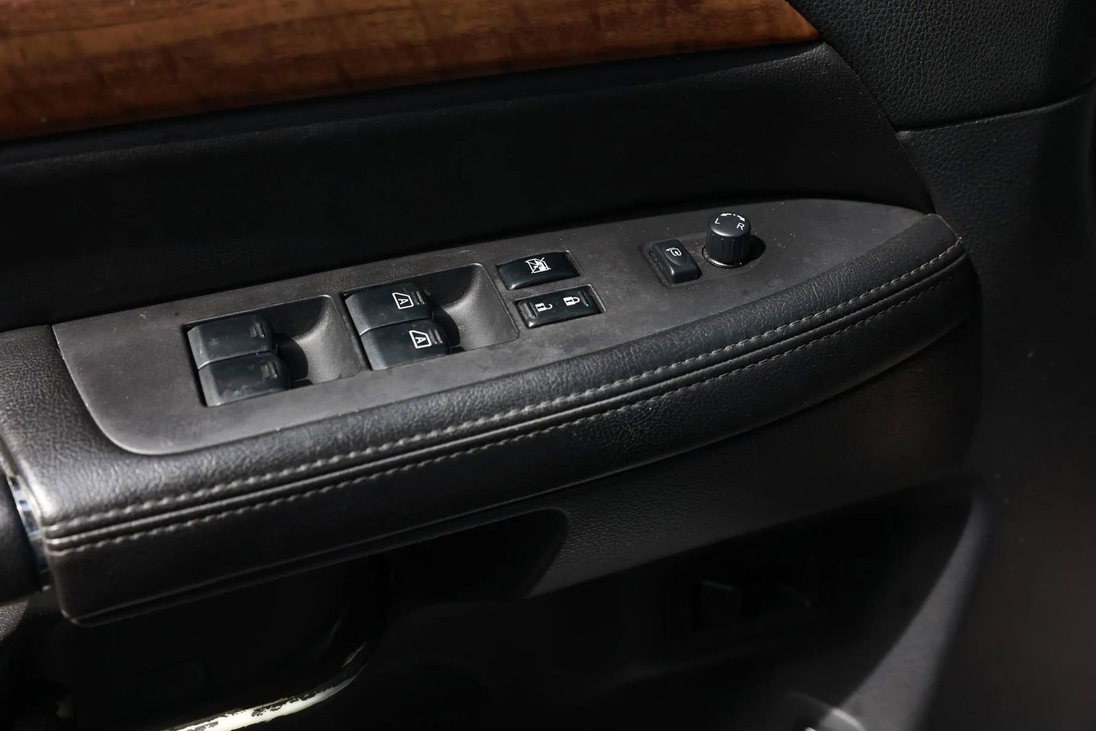 Used 2009 Nissan Armada LE RWD image 41