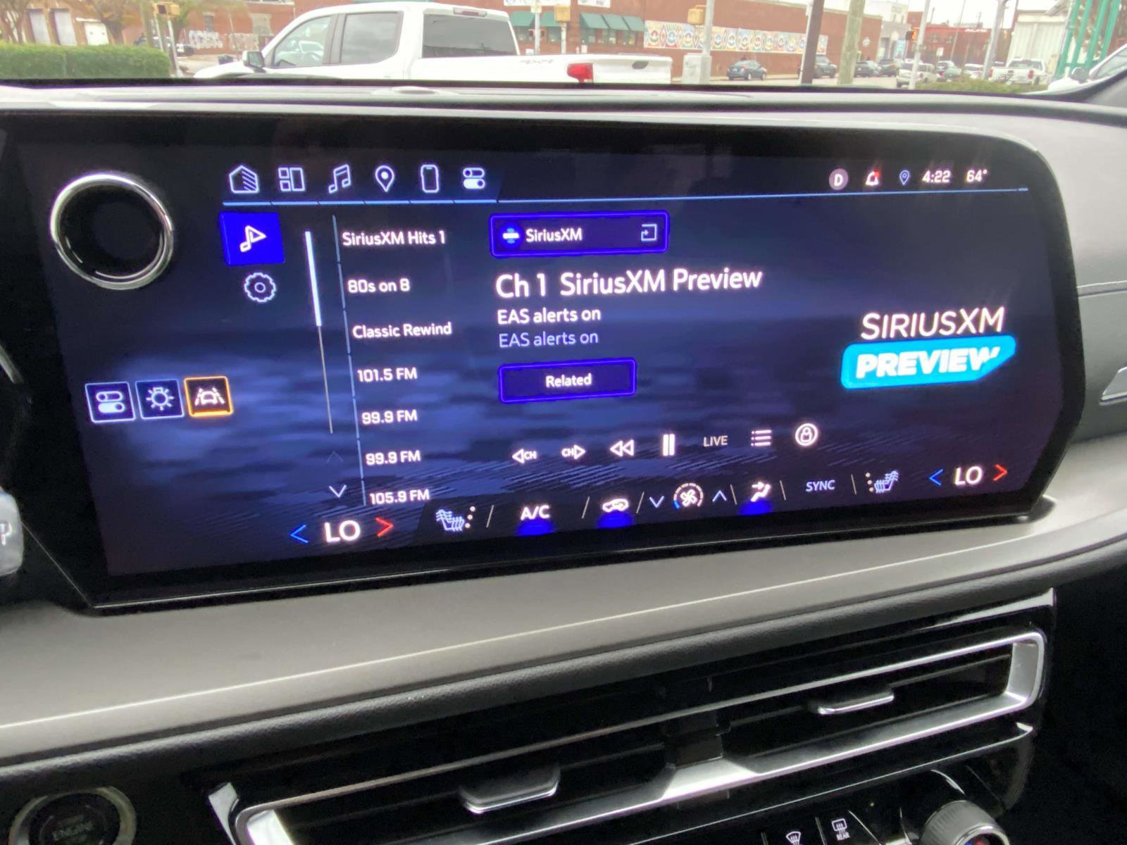 Used 2025 Chevrolet Traverse LT image 15