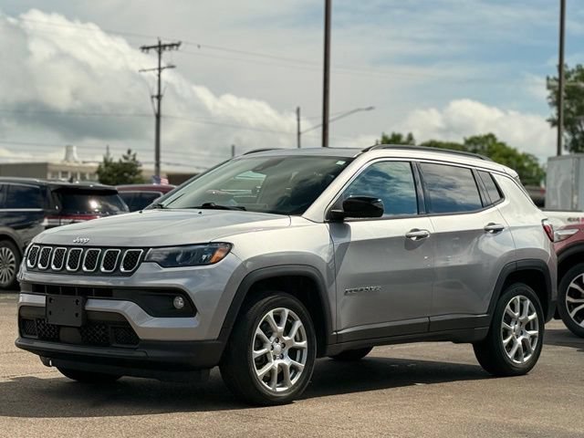 Used 2023 Jeep Compass Latitude w/ Sun and Sound Group AWD/4WD image 34