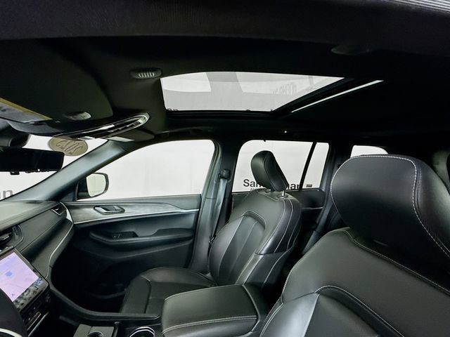 Used 2025 Jeep Grand Cherokee Limited w/ Luxury Tech Group II image 22