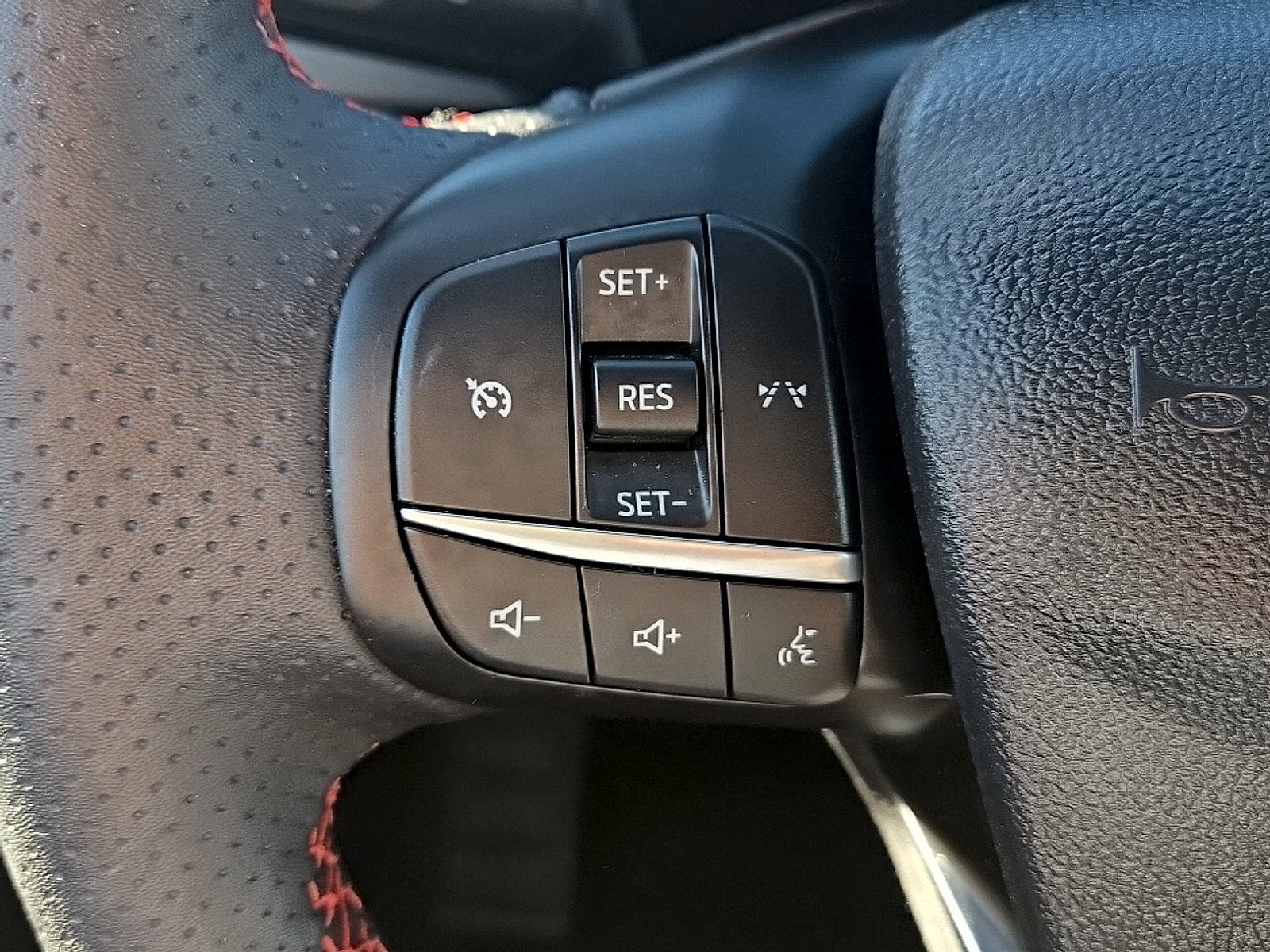 Used 2025 Ford Escape ST-Line w/ Cold Weather Package AWD/4WD image 13