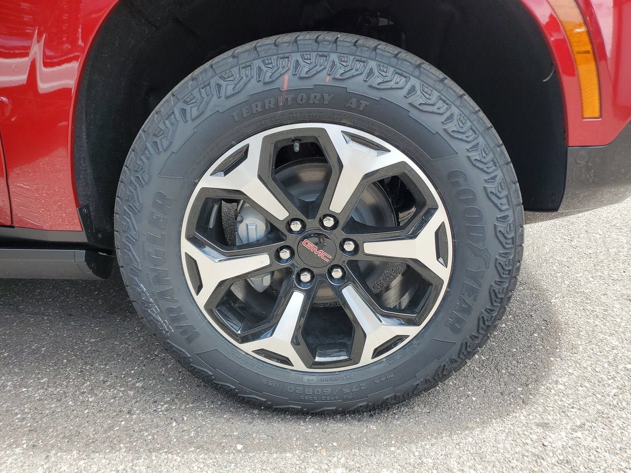 New 2026 GMC Yukon XL AT4 w/ AT4 Premium Package AWD/4WD image 6