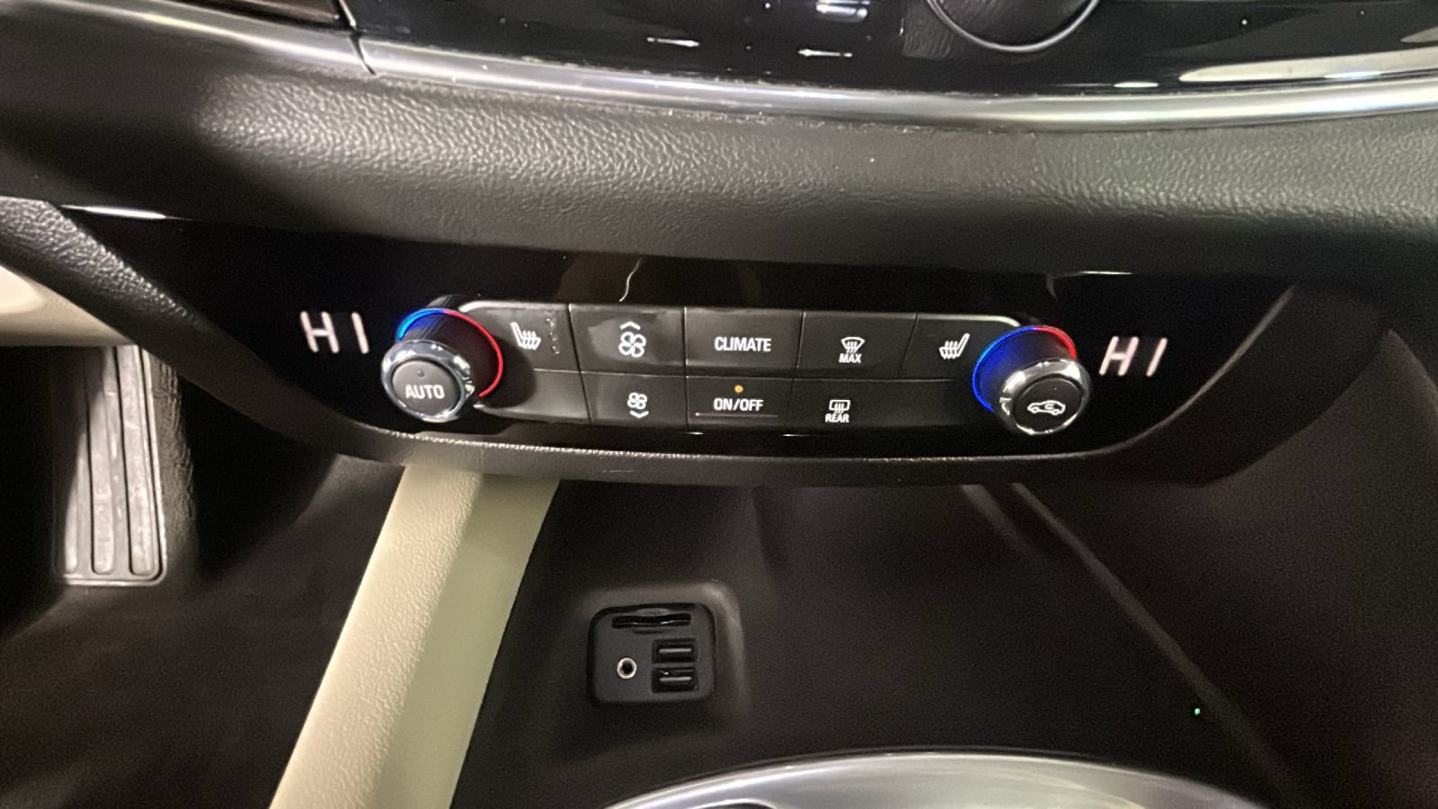 Used 2020 Buick Enclave Essence w/ LPO, Floor Liner Package FWD image 27