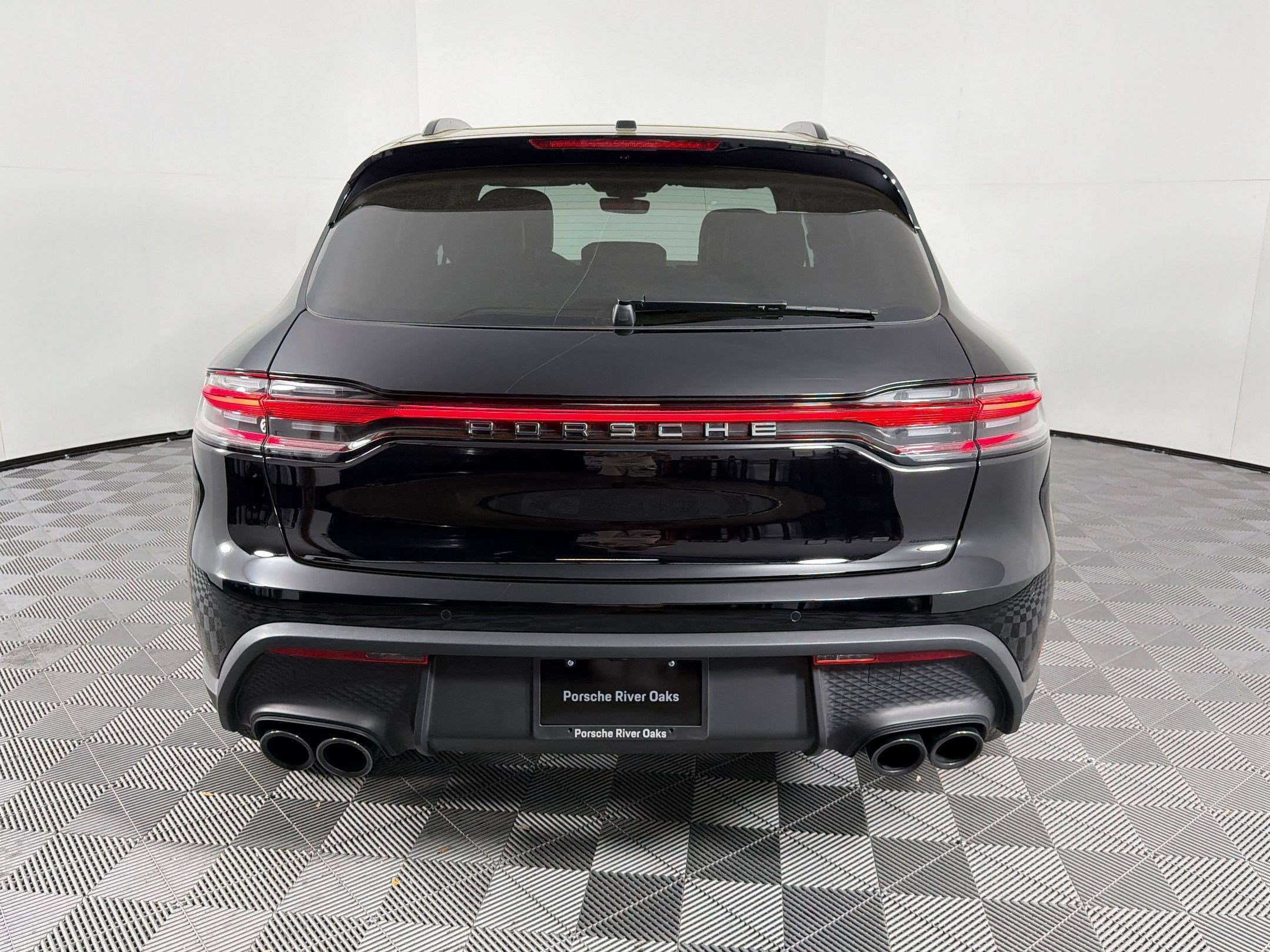 Certified 2026 Porsche Macan AWD/4WD image 10