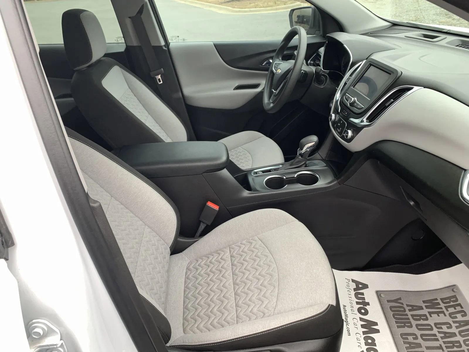 Used 2022 Chevrolet Equinox LS w/ Driver Confidence II Package image 28