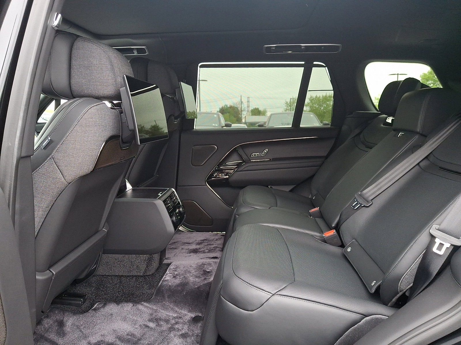New 2026 Land Rover Range Rover SV AWD/4WD image 8