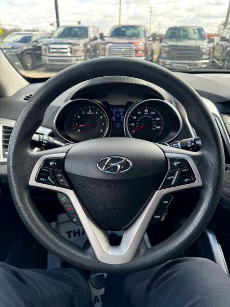 Used 2015 Hyundai Veloster image 10