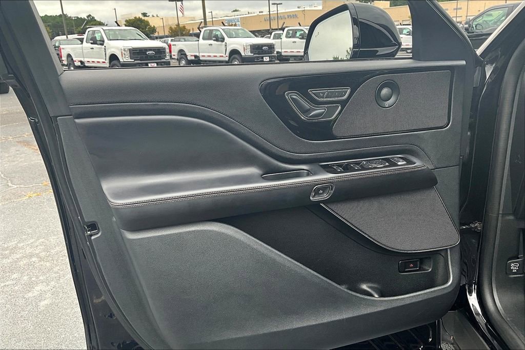 Certified 2023 Lincoln Aviator Reserve w/ Equipment Group 201A image 23
