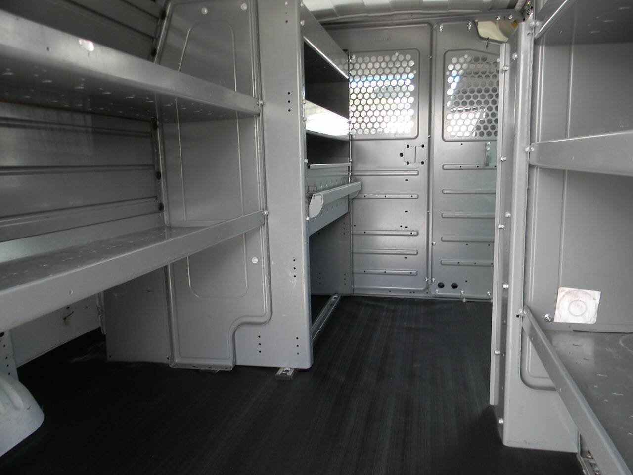 Used 2015 Chevrolet Express 2500 image 6