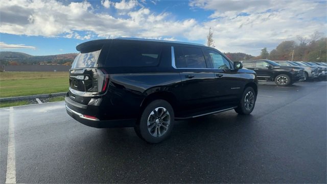 New 2026 Chevrolet Suburban LT image 8