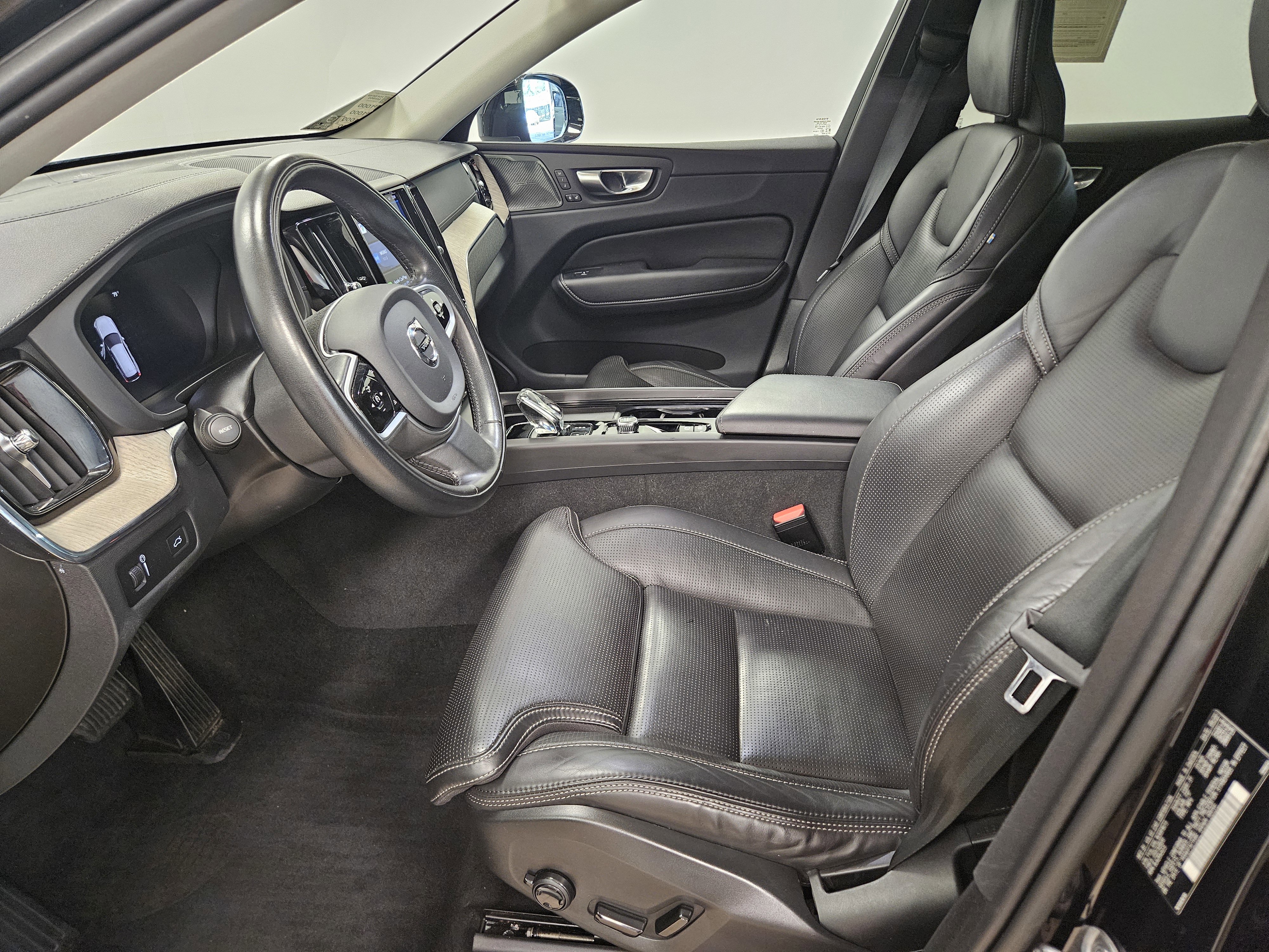 Used 2022 Volvo XC60 B5 Inscription w/ Advanced Package image 8