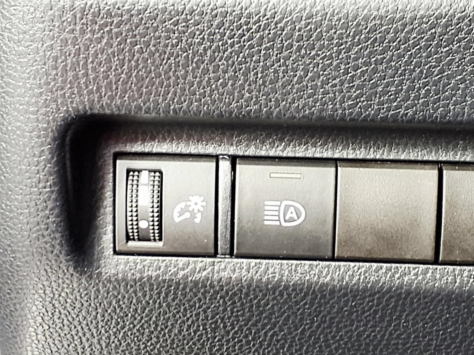 Used 2020 Toyota RAV4 XLE w/ Convenience Package AWD/4WD image 16