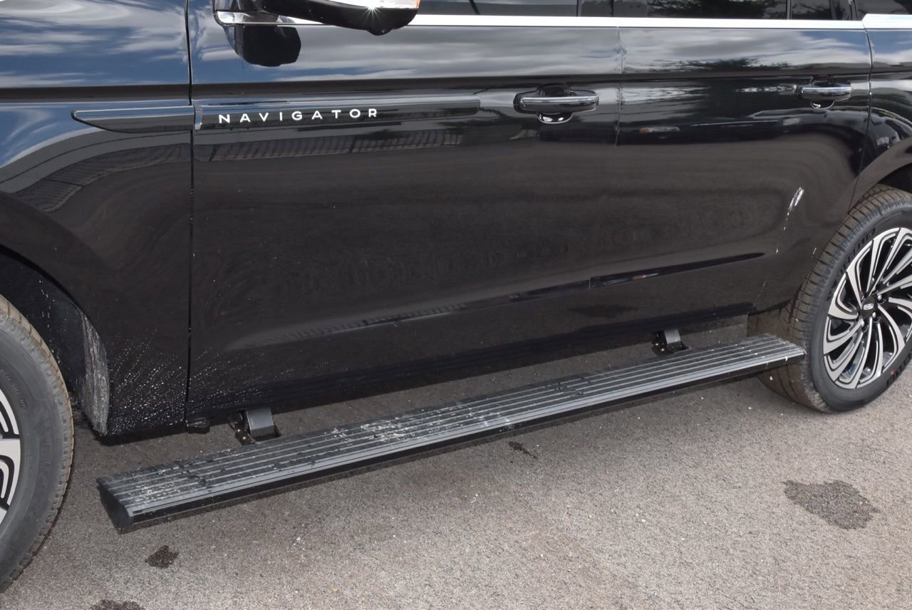 New 2026 Lincoln Navigator L Black Label AWD/4WD image 39