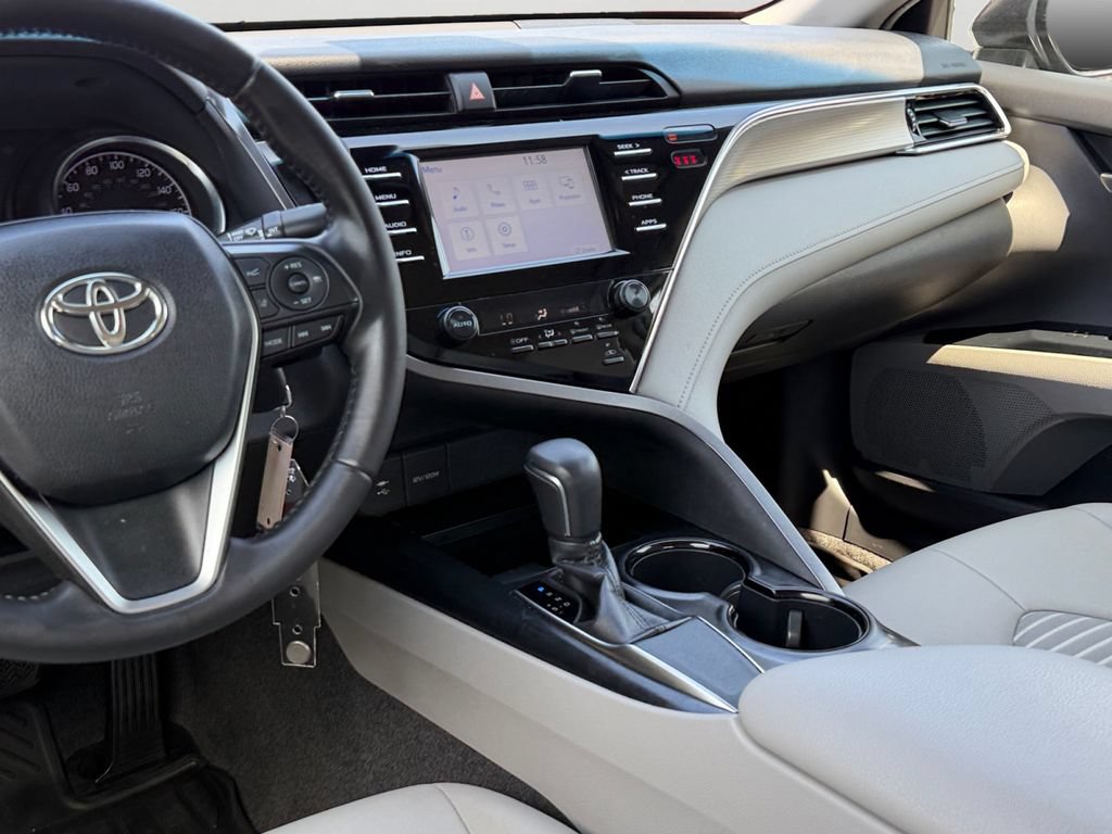 Used 2018 Toyota Camry SE FWD image 14
