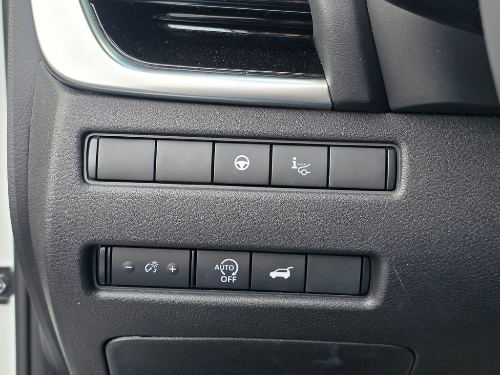 Used 2025 Nissan Rogue SL w/ Tech Package image 14