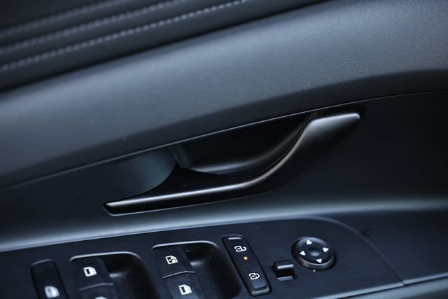 Certified 2025 Hyundai Elantra Sport FWD image 14