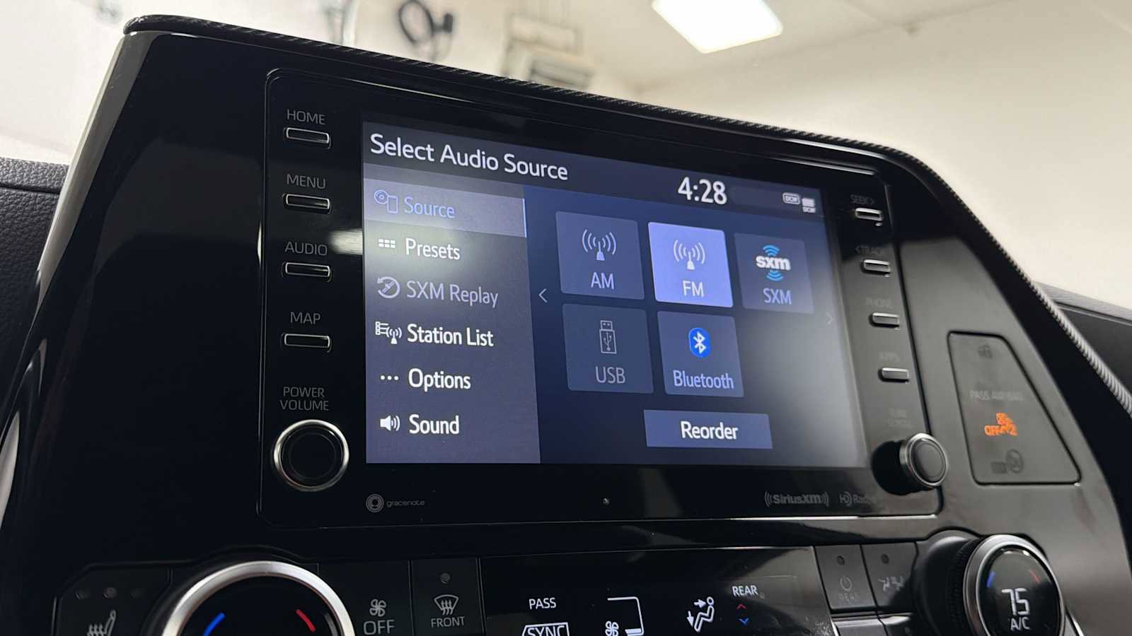 Used 2022 Toyota Highlander XSE image 18