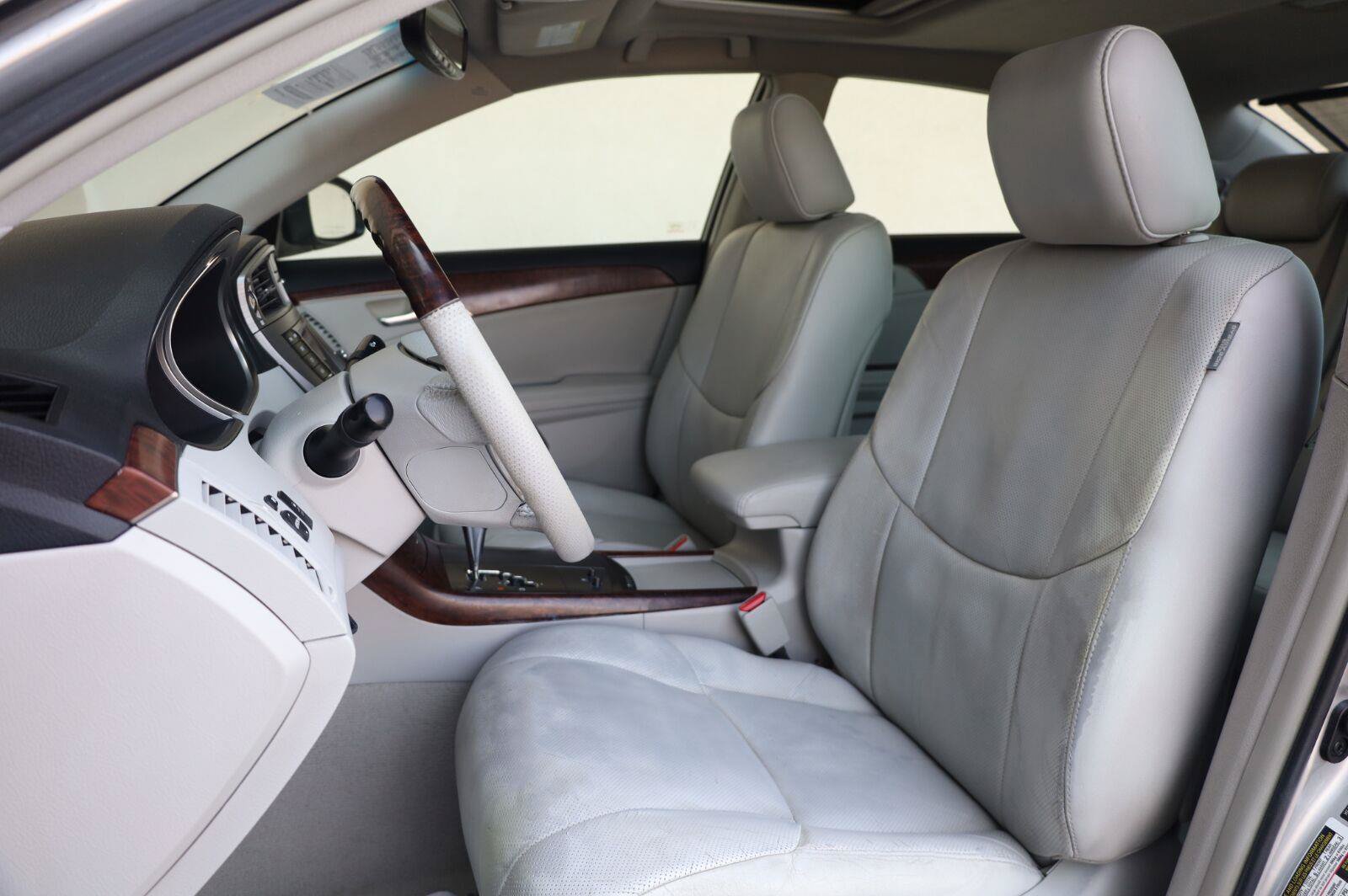 Used 2011 Toyota Avalon Limited FWD image 18