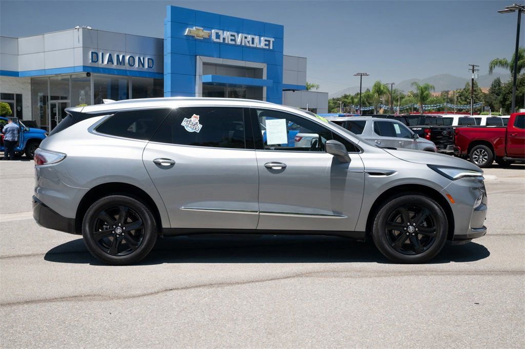 Used 2024 Buick Enclave Essence w/ Sport Touring Edition FWD image 3