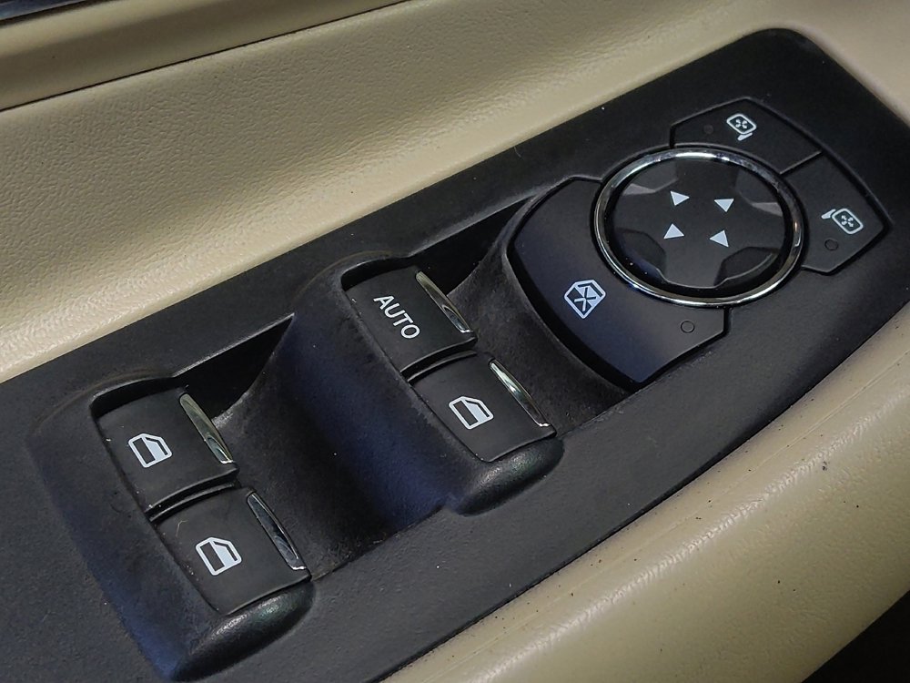 Used 2014 Ford Taurus SE image 27