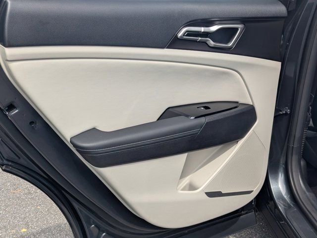 Used 2025 Kia Sportage EX image 18