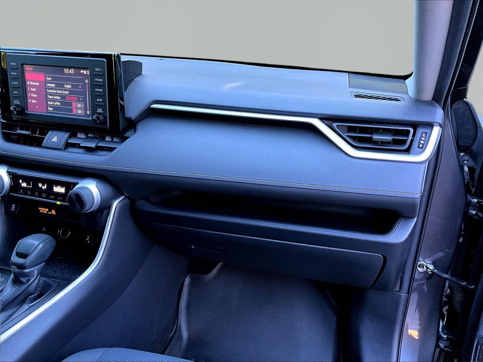 Used 2019 Toyota RAV4 LE FWD image 25