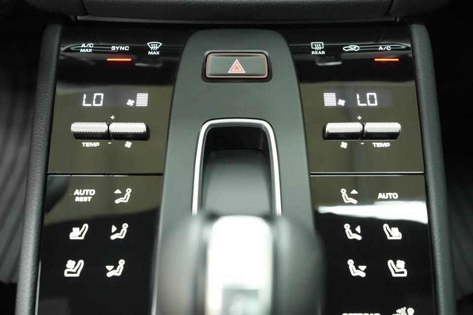 Certified 2026 Porsche Macan AWD/4WD image 21