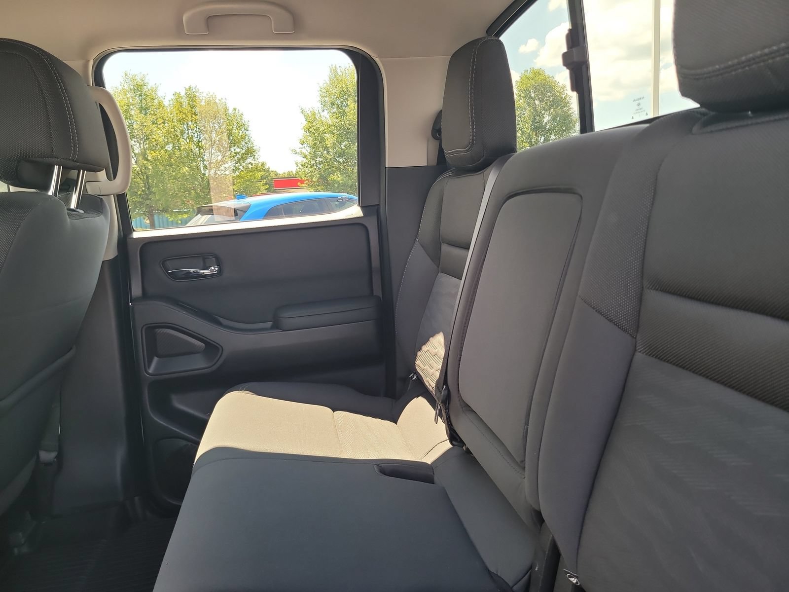 Used 2023 Nissan Frontier SV w/ SV Convenience Package AWD/4WD image 22