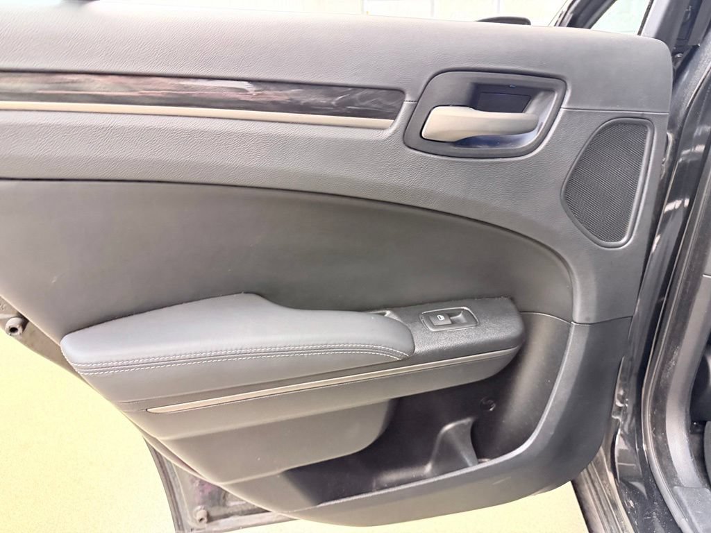 Used 2014 Chrysler 300 C AWD/4WD image 18