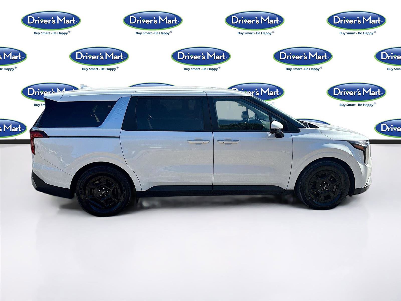 Used 2025 Kia Carnival FWD image 8