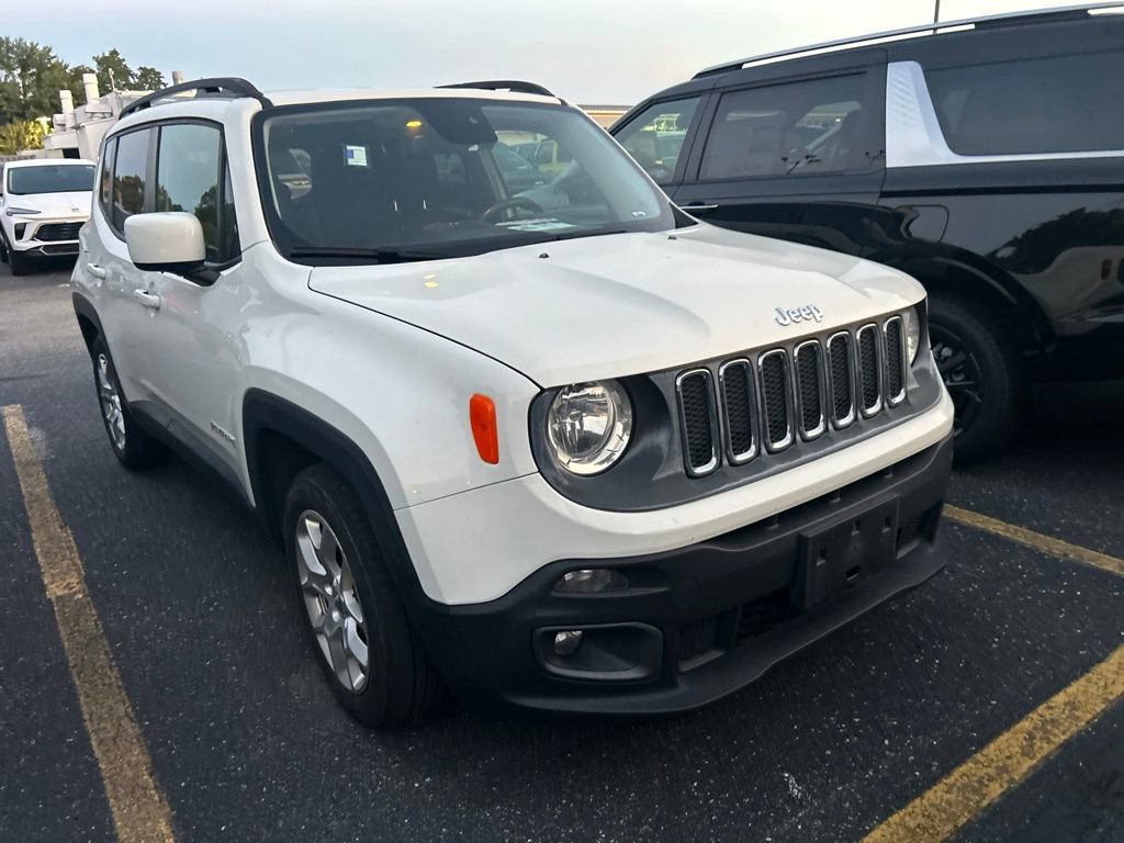 Used 2016 Jeep Renegade Latitude FWD image 2