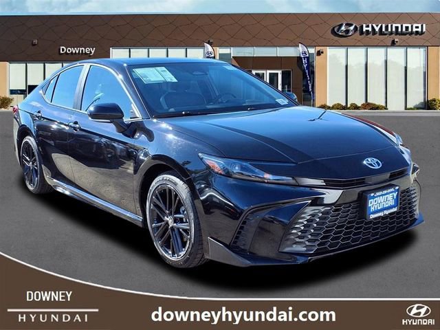Used 2025 Toyota Camry SE image 2