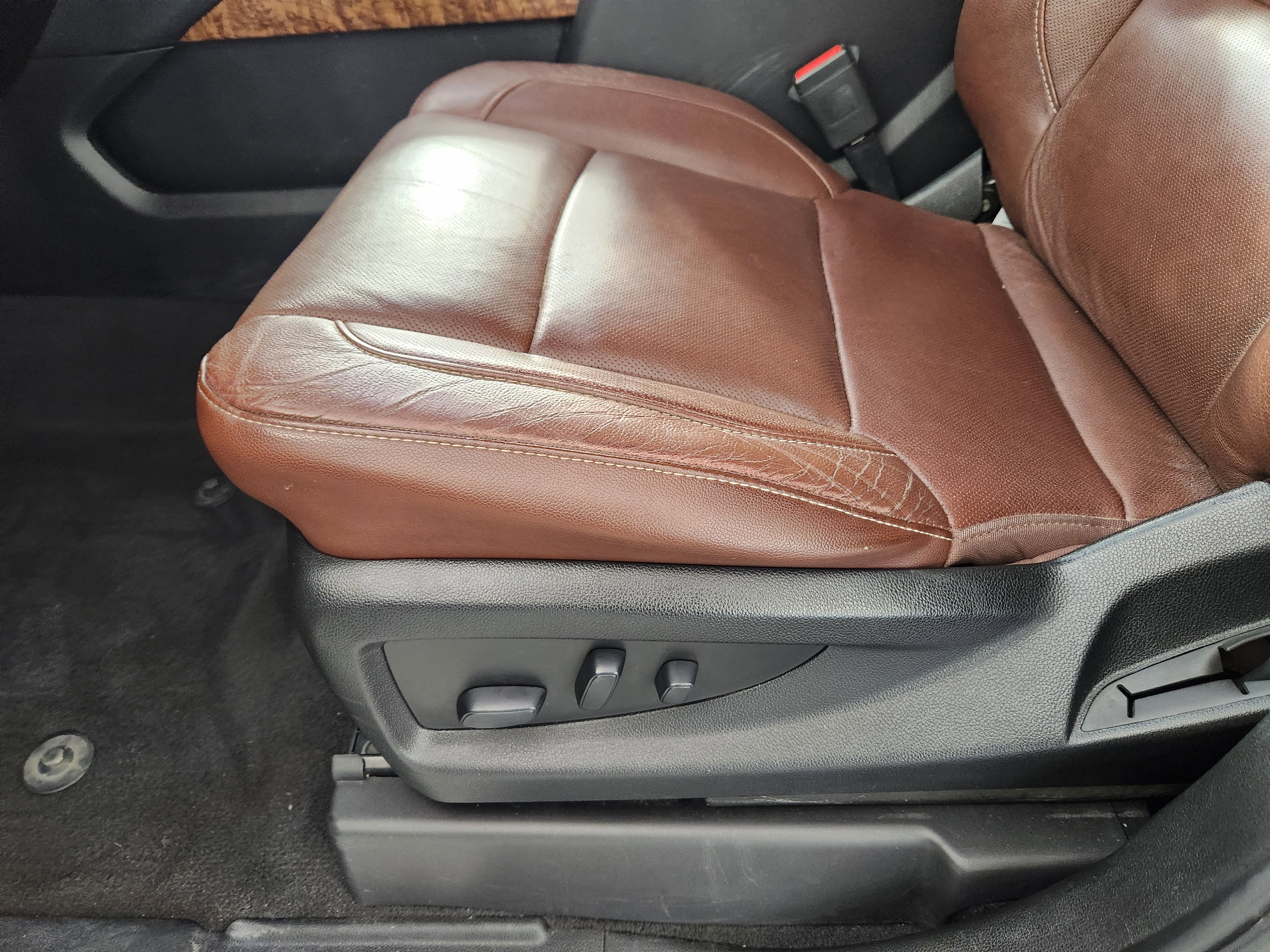 Used 2019 Chevrolet Suburban Premier w/ Premier Plus Edition image 13