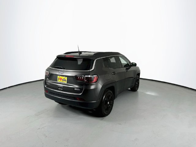 Used 2024 Jeep Compass Latitude AWD/4WD image 9