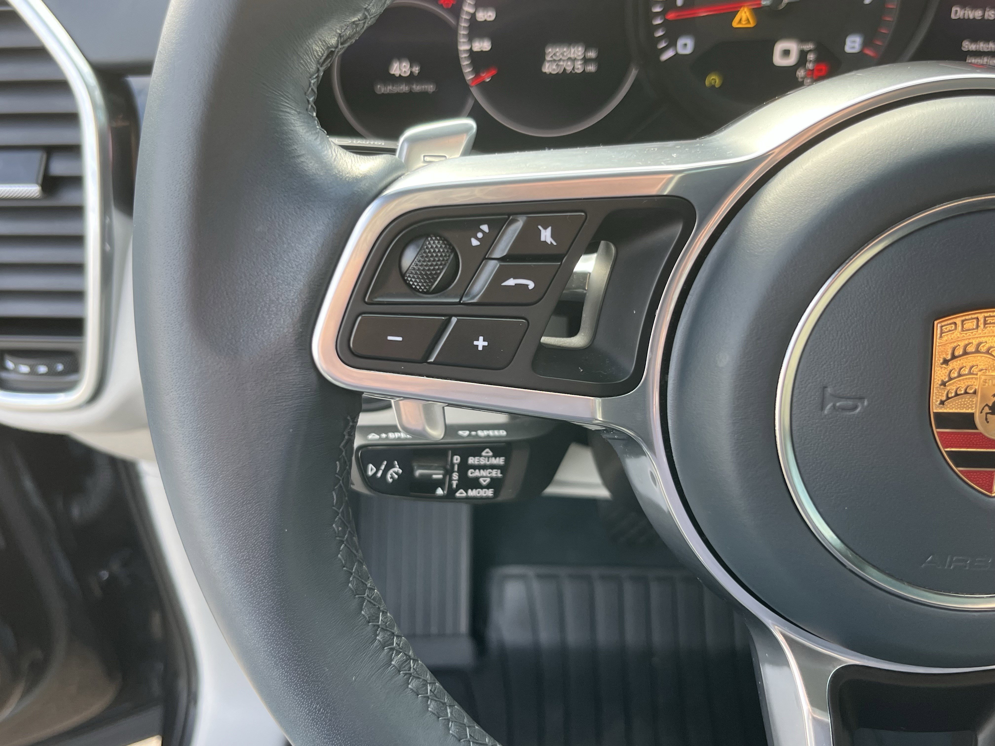 Used 2023 Porsche Cayenne Platinum Edition image 21