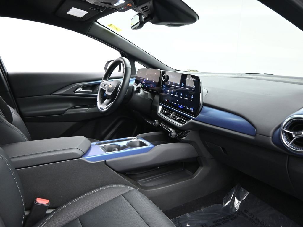 Used 2025 Chevrolet Equinox EV LT w/ Convenience Package image 9
