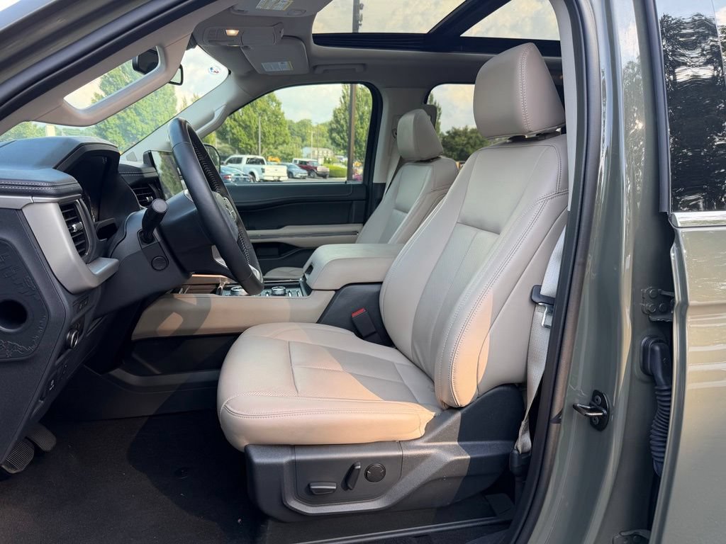 Used 2024 Ford Expedition XLT AWD/4WD image 12