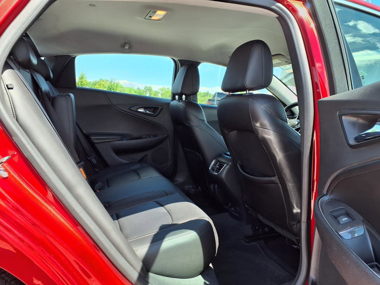 Used 2016 Chevrolet Malibu LT w/ Leather Package FWD image 27
